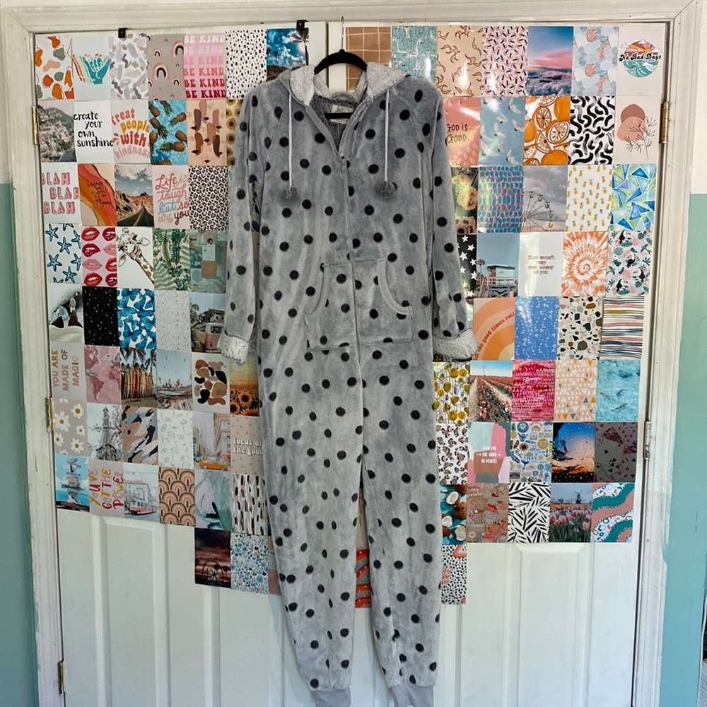 Cozy sleeper with pockets